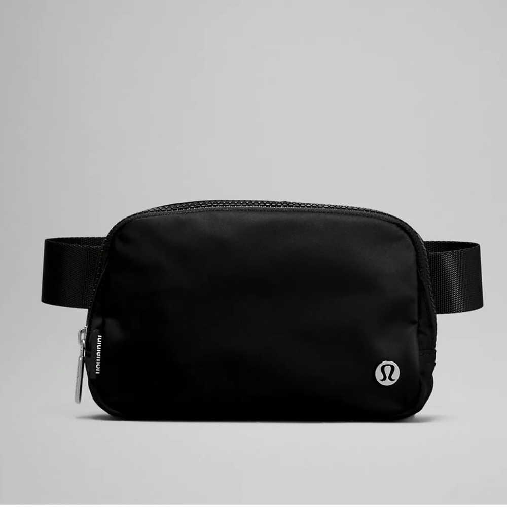NWT Lululemon Everywhere Belt Bag 1L (black)